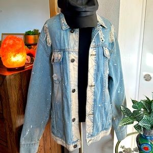 Distressed denim jacket, size large in men or oversized in women. 😎